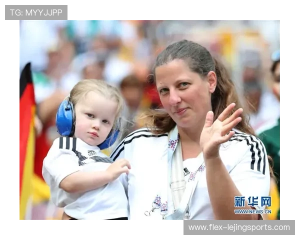 可爱足球明星闪耀赛场与球迷共舞魅力十足的青春风采